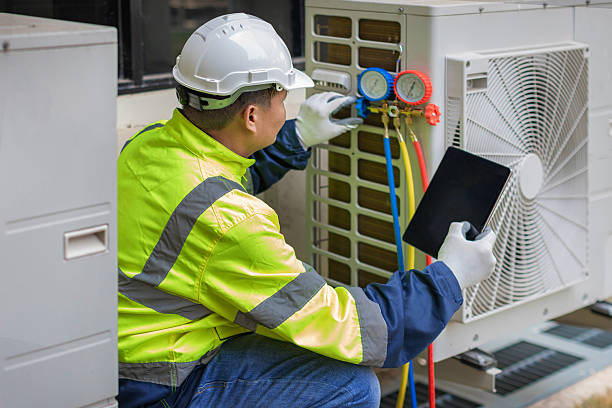 Professional Hvac technician working in Kettlersville, OH